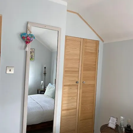 Cosy Double In A Seaside Crafthole
